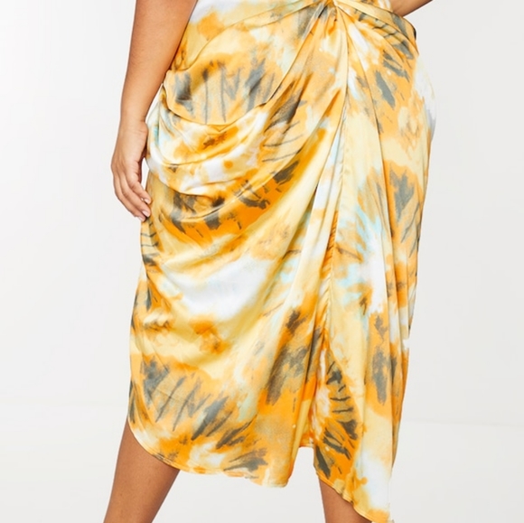 Pretty Little Thing Orange Tie Dye 2 Piece Outfit - Picture 11 of 13